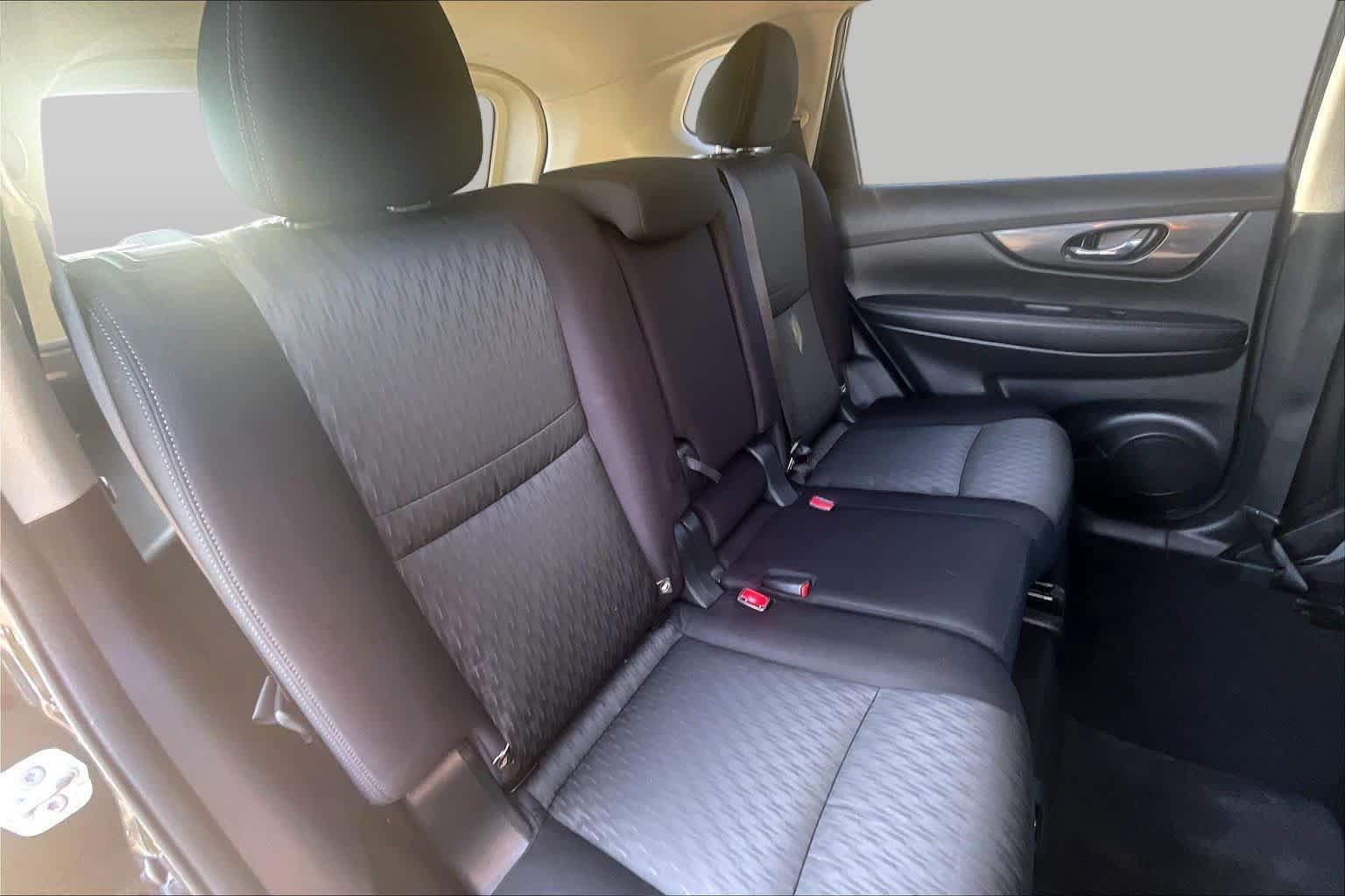 Used 2020 Nissan Rogue SV FWD image 34
