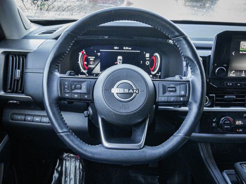 Used 2024 Nissan Pathfinder Platinum w/ Cargo Package image 18