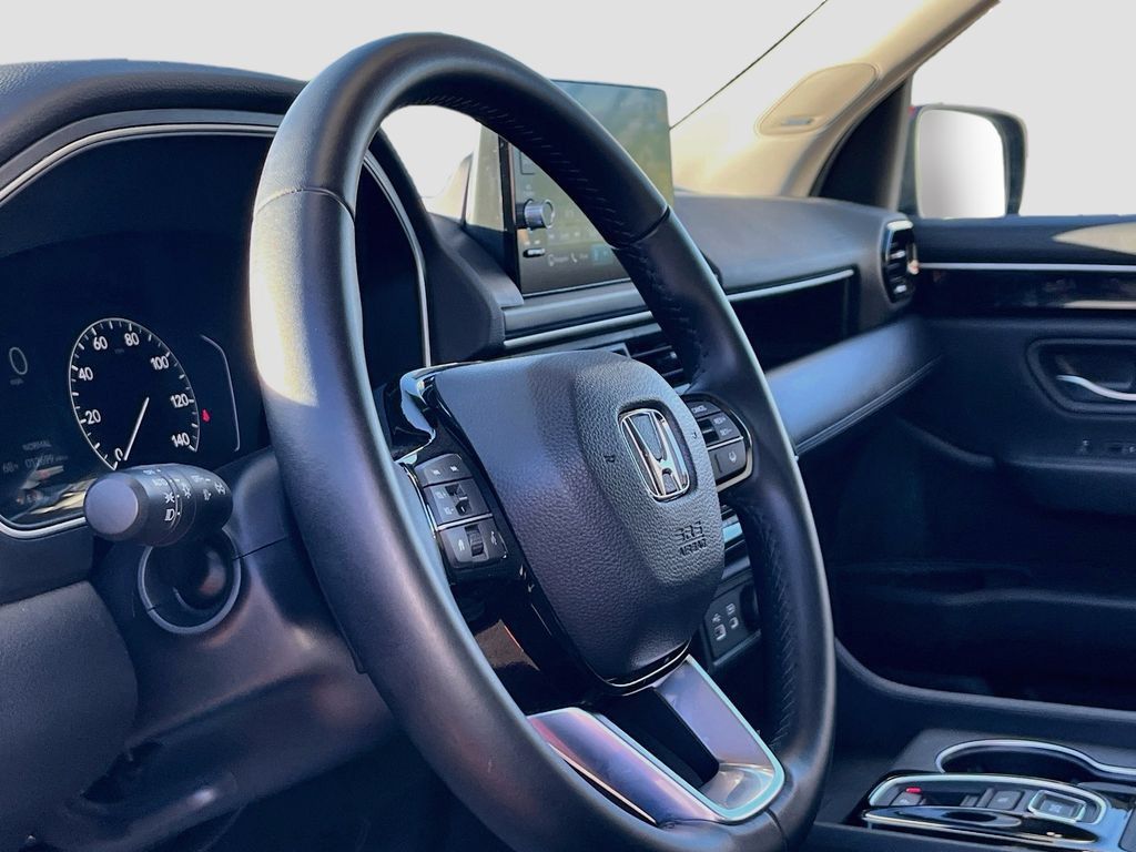 Used 2025 Honda Pilot Touring image 9