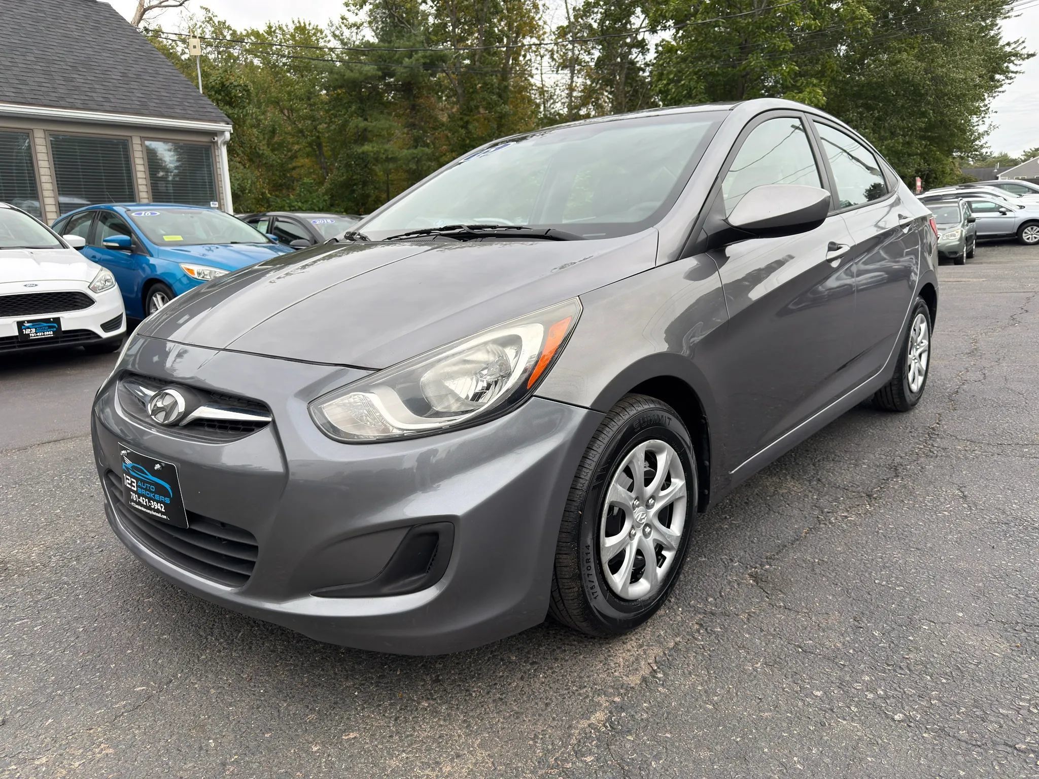 Used 2014 Hyundai Accent GLS FWD image 3