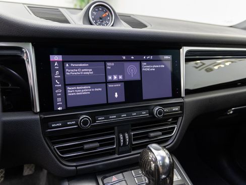 Used 2020 Porsche Macan AWD/4WD image 19
