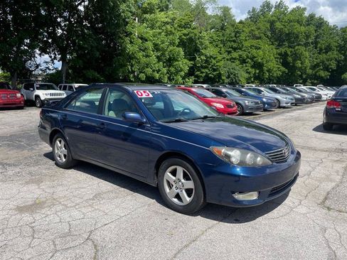 Used 2005 Toyota Camry LE FWD image 3