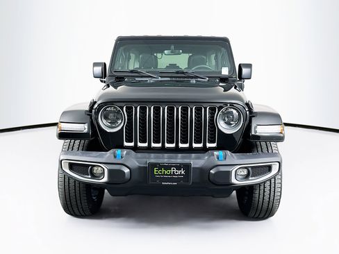 Used 2023 Jeep Wrangler Unlimited Sahara AWD/4WD image 2