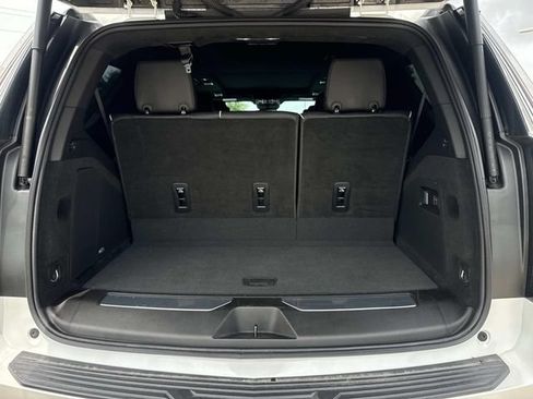 Used 2025 Cadillac Escalade V AWD/4WD image 12