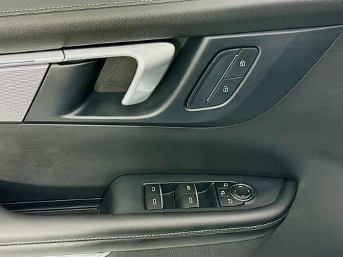 Used 2025 Buick Enclave Sport Touring image 18