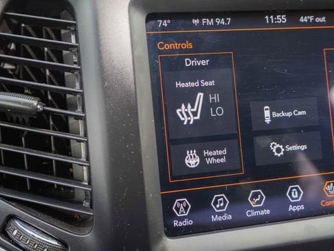 Used 2022 Jeep Cherokee Latitude Lux w/ Mopar Interior Package image 14