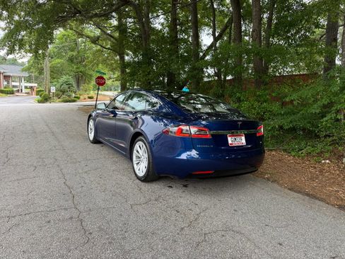 Used 2017 Tesla Model S 75 RWD image 3