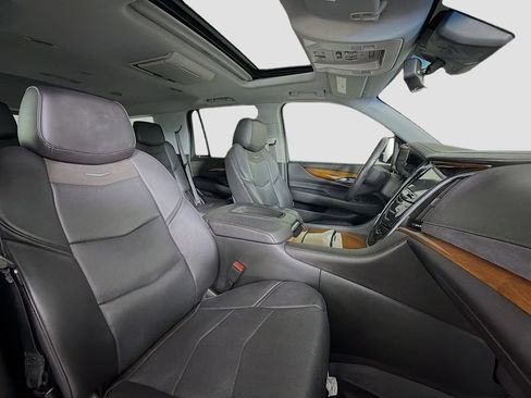 Used 2018 Cadillac Escalade Luxury AWD/4WD image 35