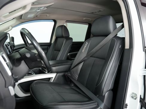 Used 2019 Nissan Titan PRO-4X image 47