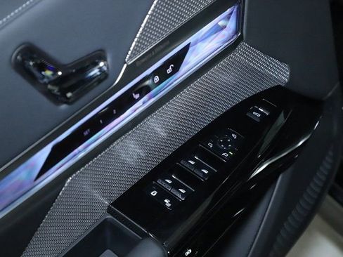 Certified 2025 BMW i7 xDrive60 image 18
