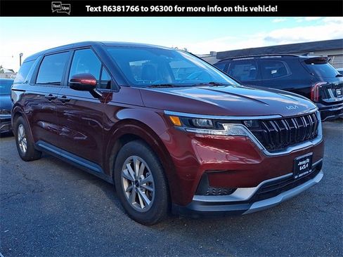 Certified 2024 Kia Carnival LX image 1