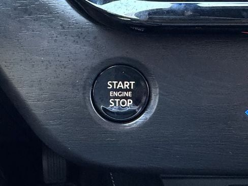 Used 2025 Nissan Murano SV FWD image 18