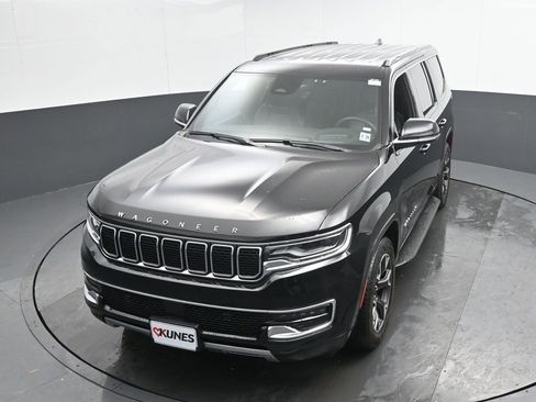 Used 2024 Jeep Wagoneer Series III image 35