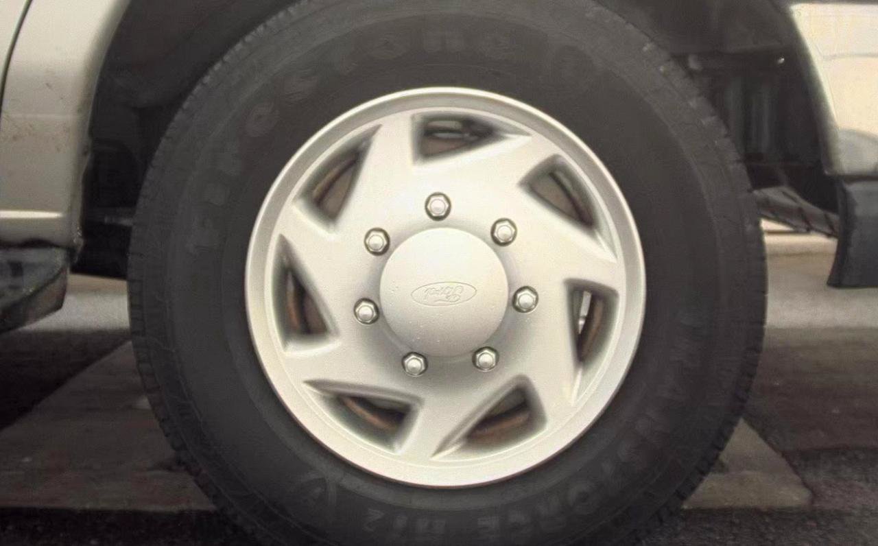Used 2014 Ford E-350 and Econoline 350 XLT RWD image 10