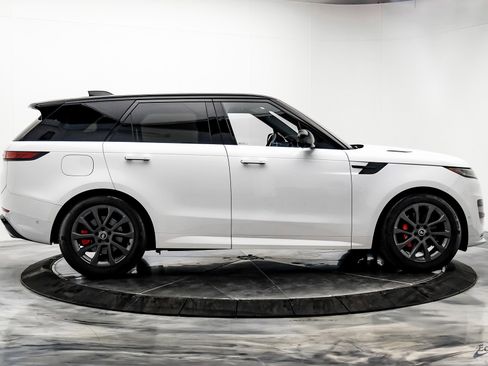 Used 2025 Land Rover Range Rover Sport Dynamic SE image 16