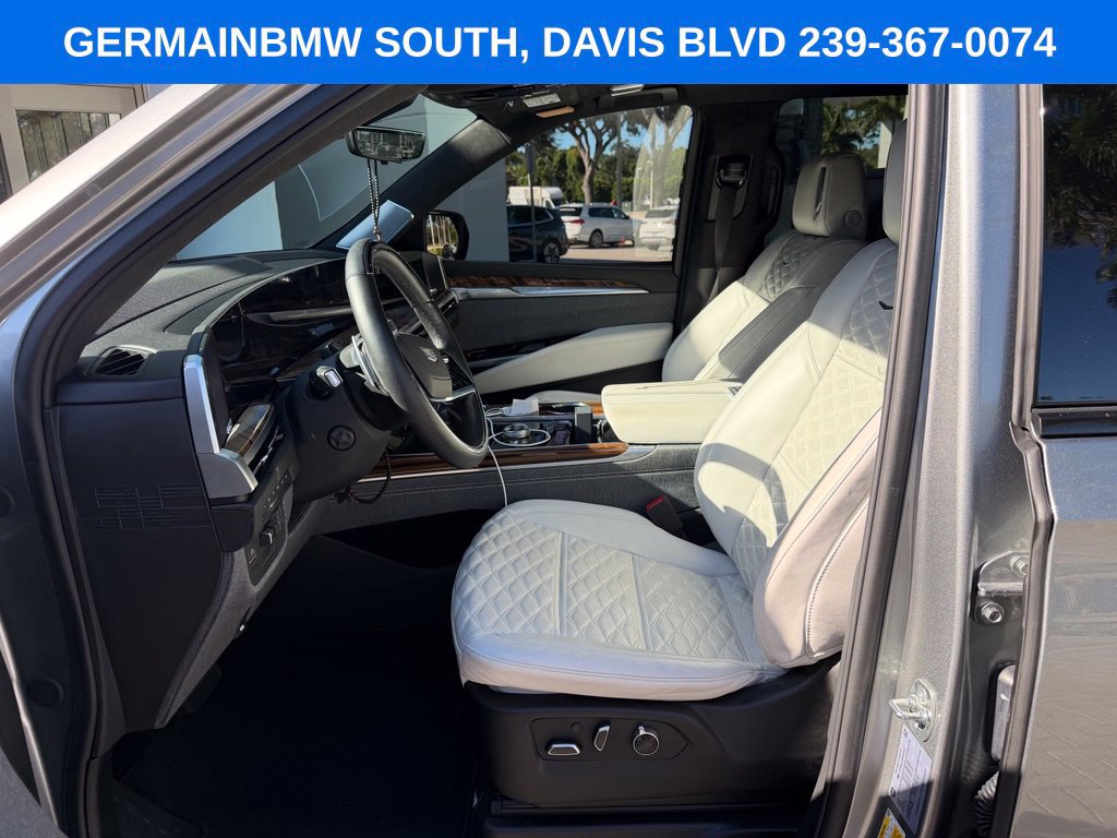 Used 2025 Cadillac Escalade Sport Platinum AWD/4WD image 12