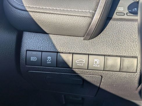 Used 2023 Toyota Camry SE image 16