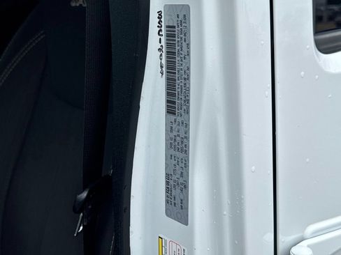 Used 2018 Jeep Wrangler Unlimited Sahara w/ Connectivity Group AWD/4WD image 40