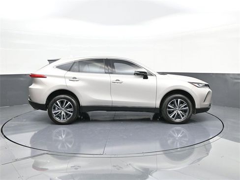 Used 2024 Toyota Venza LE image 24