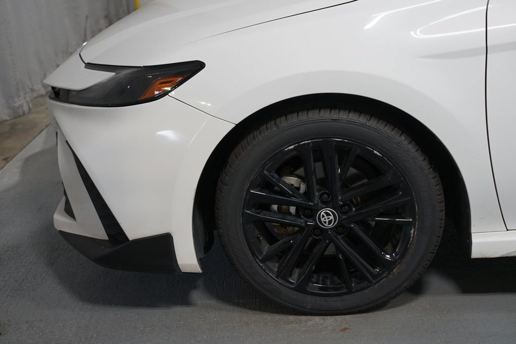 Used 2025 Toyota Camry SE FWD image 5