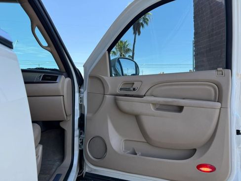 Used 2014 Cadillac Escalade Luxury AWD/4WD image 34