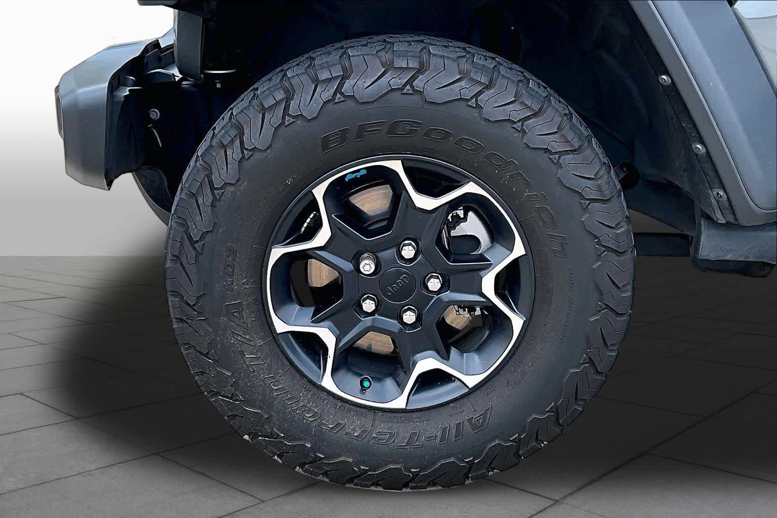 Used 2023 Jeep Wrangler Unlimited Rubicon 4xe w/ Cold Weather Group AWD/4WD image 9