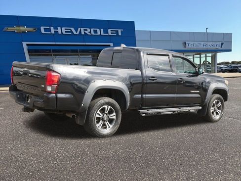 Used 2019 Toyota Tacoma TRD Sport image 5