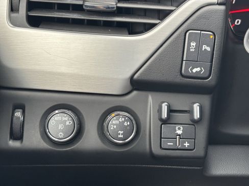 Used 2016 GMC Yukon SLE w/ HD Trailering Package image 10