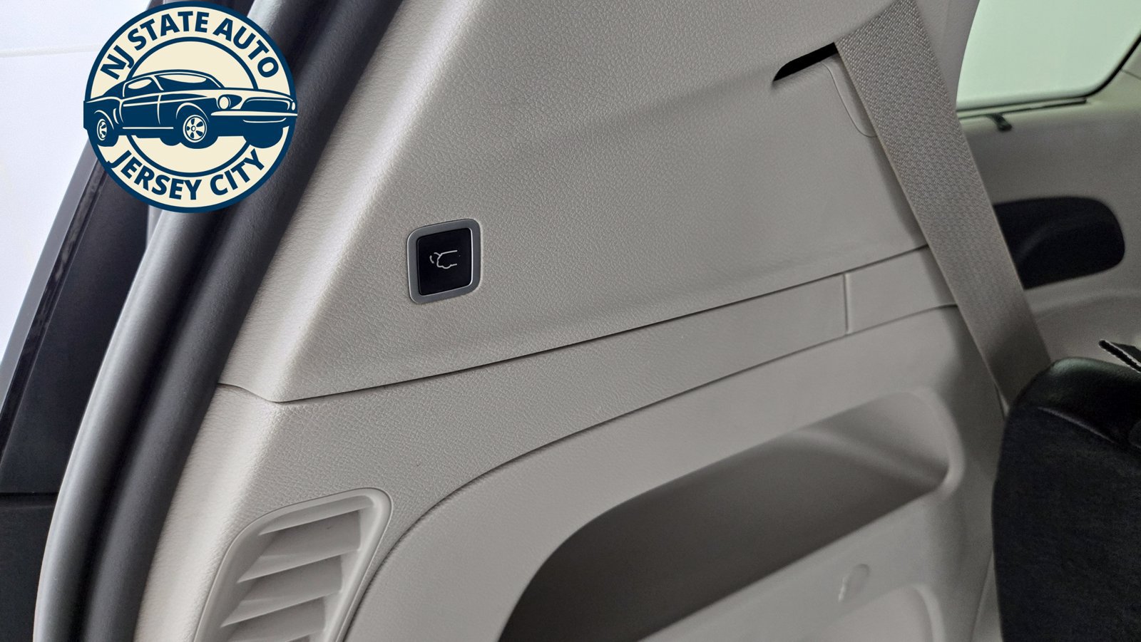 Used 2019 Chrysler Pacifica Touring-L FWD image 36