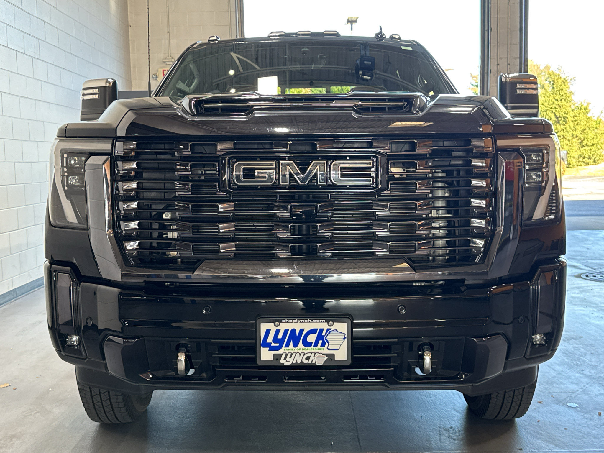 Used 2024 GMC Sierra 3500 Denali Ultimate AWD/4WD image 8