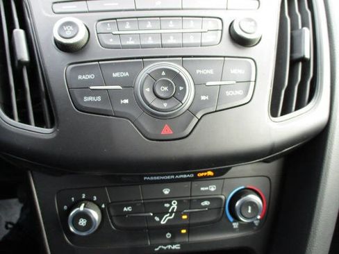 Used 2018 Ford Focus SE image 32
