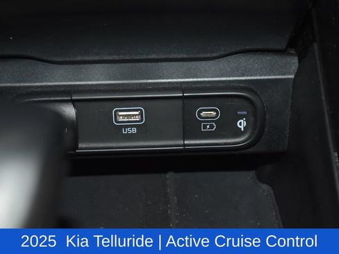 Used 2025 Kia Telluride S FWD image 23