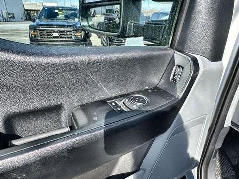 New 2025 Ford F550 4x4 Regular Cab Super Duty image 13