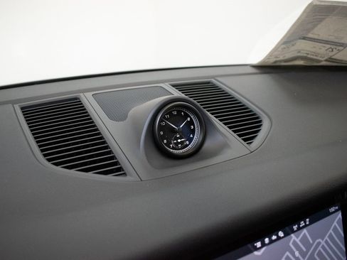 New 2026 Porsche Macan image 26