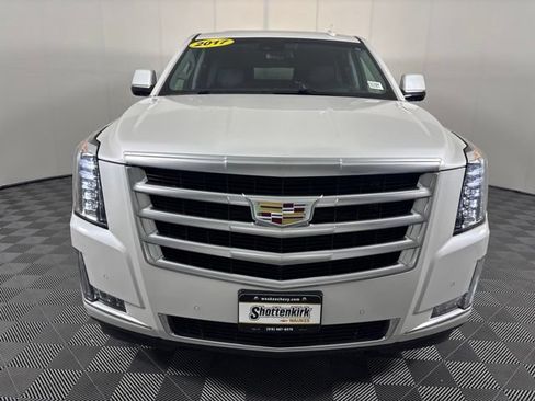 Used 2017 Cadillac Escalade ESV Luxury AWD/4WD image 38
