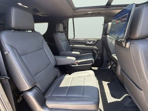 Certified 2024 Chevrolet Suburban Z71 w/ Luxury Package AWD/4WD image 35