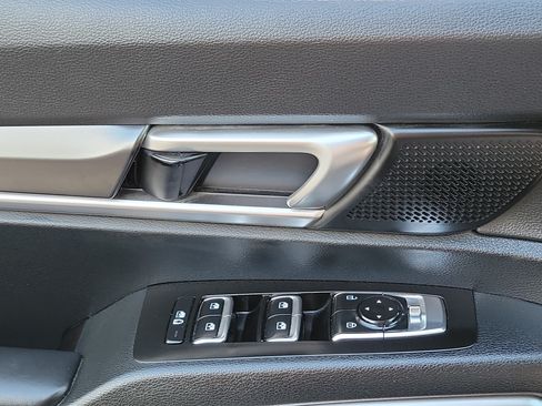 Used 2025 Kia Telluride LX FWD image 10