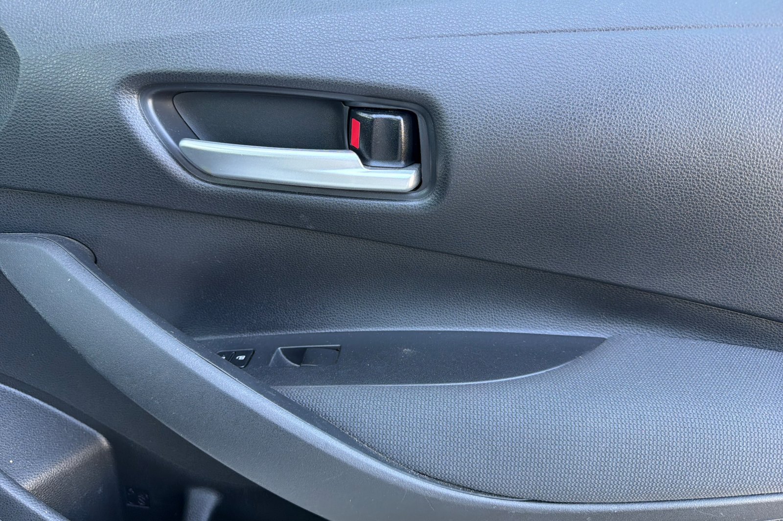 Used 2020 Toyota Corolla LE FWD image 21