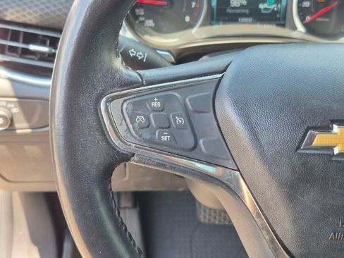 Used 2018 Chevrolet Malibu LT FWD image 17