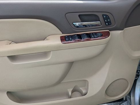 Used 2011 Chevrolet Suburban LTZ image 12