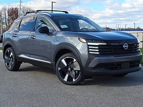 New 2026 Nissan Kicks SR w/ Cold Weather Package image 2