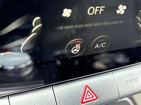 Certified 2025 Genesis GV70 2.5T Select w/ Select Package image 25