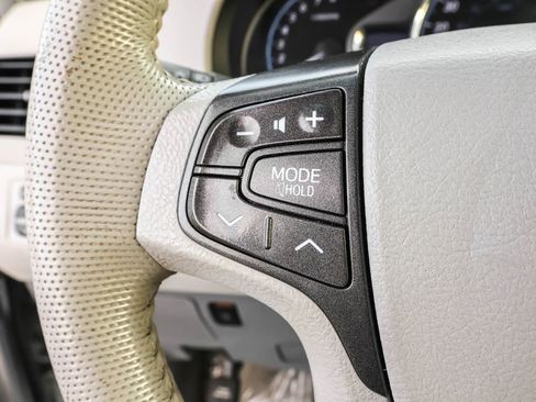 Used 2014 Toyota Sienna XLE image 19