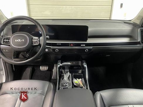 Used 2025 Kia Sorento SX image 14