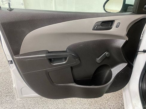 Used 2017 Chevrolet Sonic LT image 9