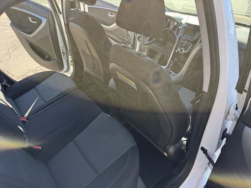 Used 2017 Hyundai Elantra GT FWD image 22