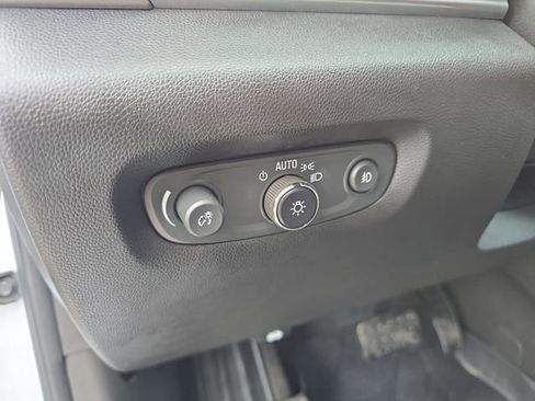 Used 2019 Chevrolet Traverse LT FWD image 16