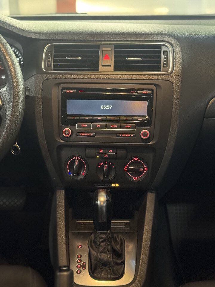 Used 2014 Volkswagen Jetta SE FWD image 11