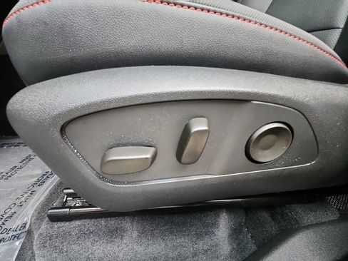 Used 2026 Chevrolet Traverse Z71 w/ LPO, Floor Liner Package AWD/4WD image 14
