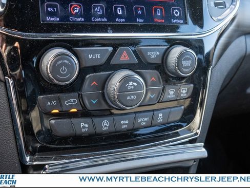 Used 2020 Jeep Grand Cherokee Laredo w/ Laredo X Package image 22